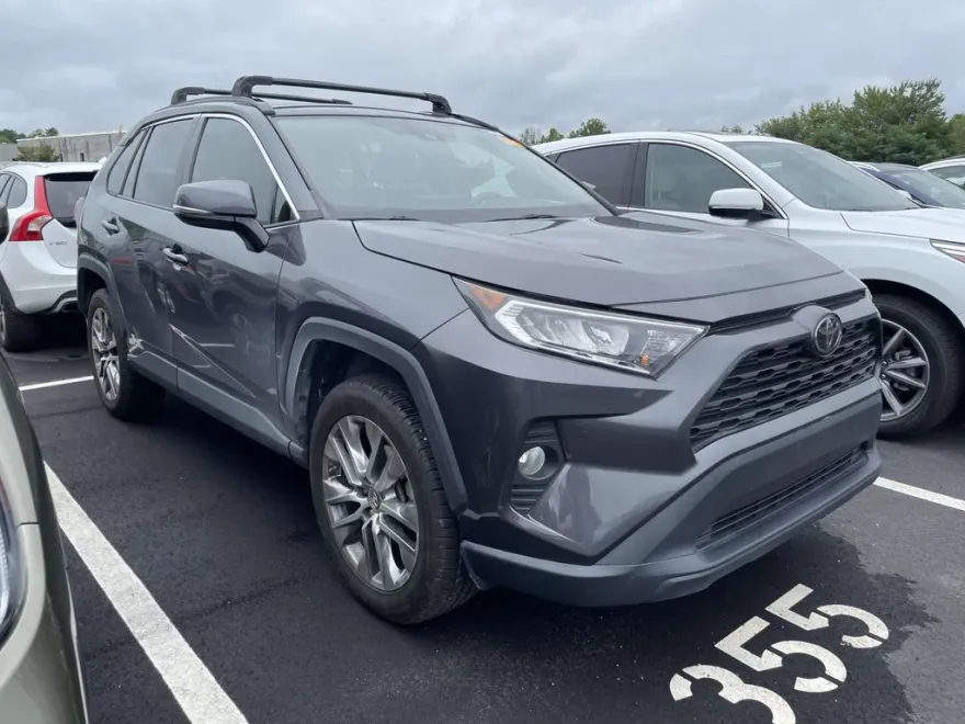 2019 Toyota RAV4 XLE Premium photo 1