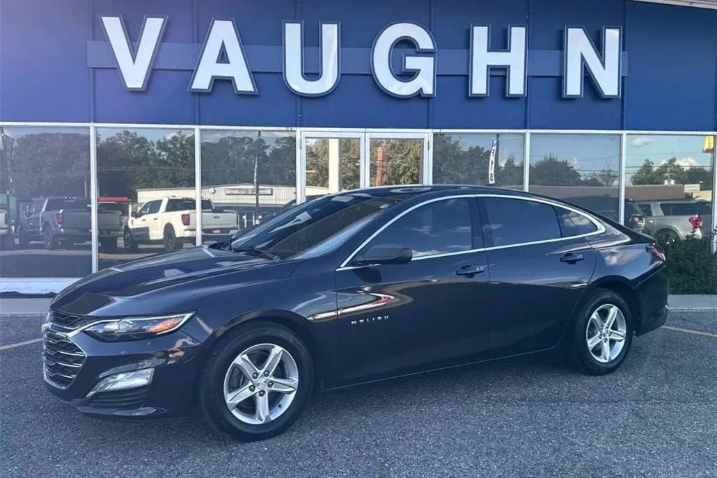 2023 Chevrolet Malibu photo 1