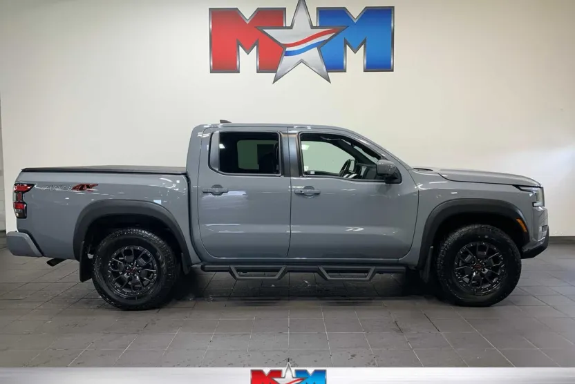 2023 Nissan Frontier PRO-4X photo 1
