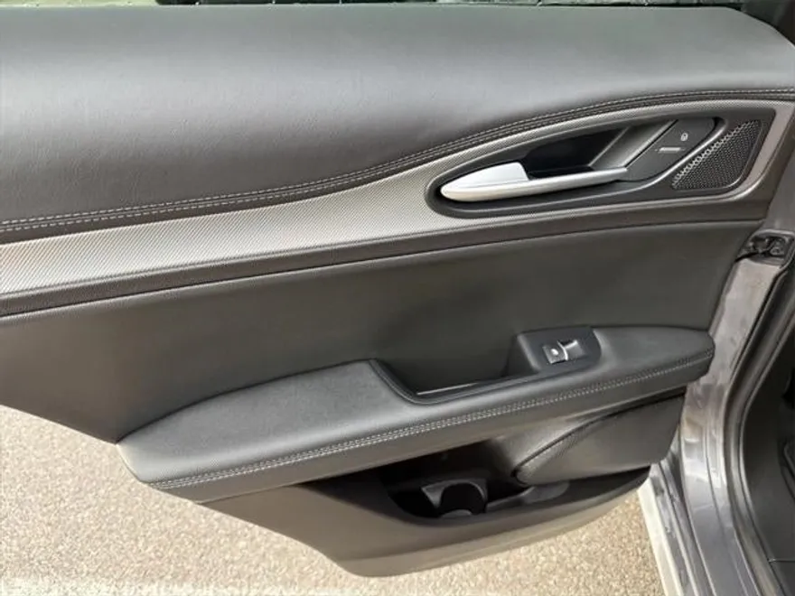 2024 Alfa Romeo Stelvio Ti photo 14