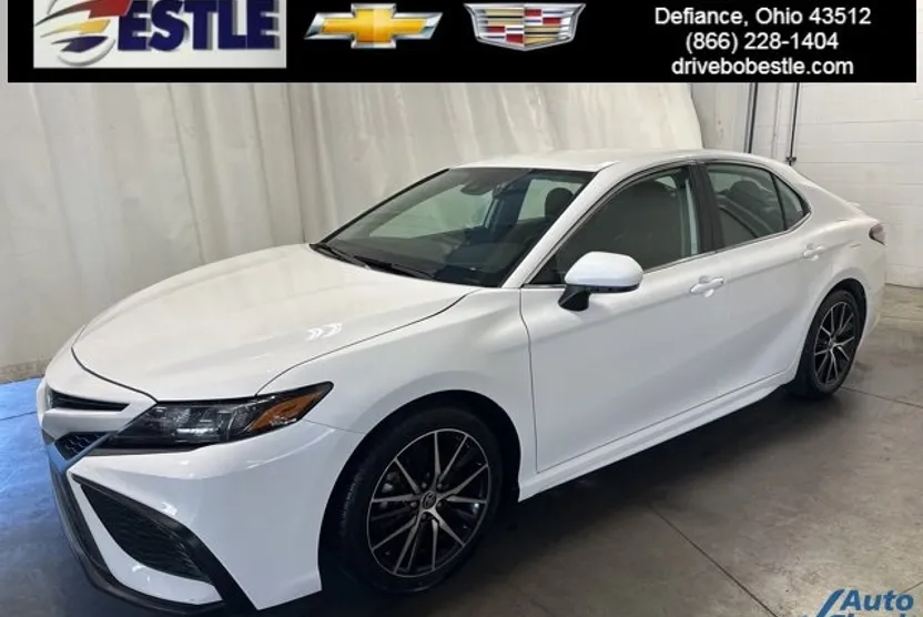 2024 Toyota Camry SE photo 1