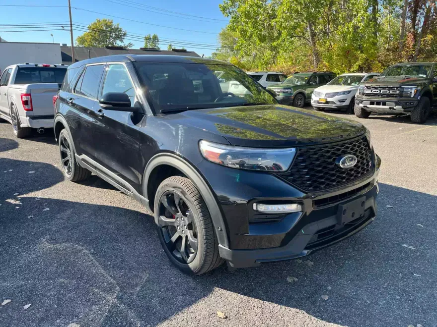 2021 Ford Explorer ST photo 1