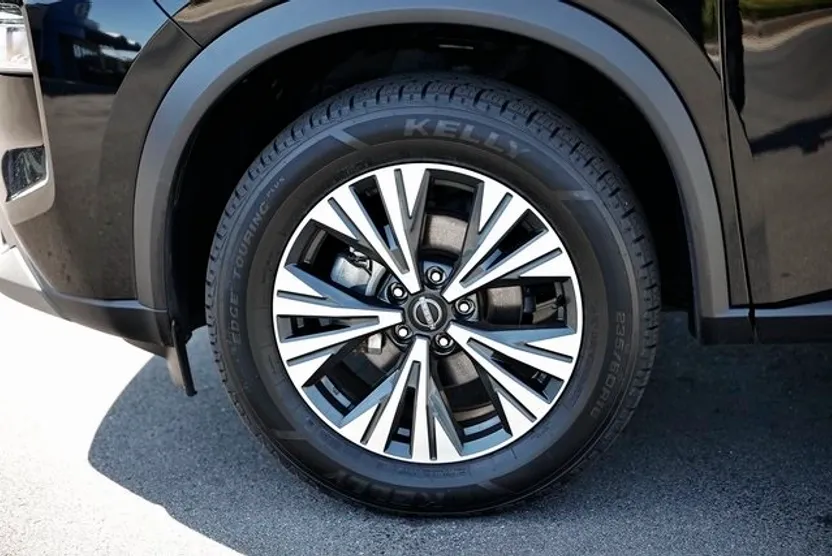 2023 Nissan Rogue SV photo 1