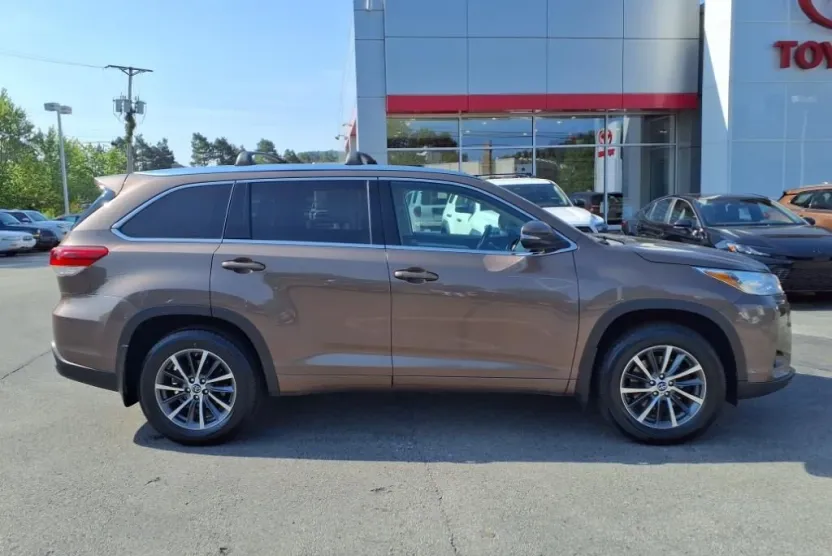 2018 Toyota Highlander XLE photo 1