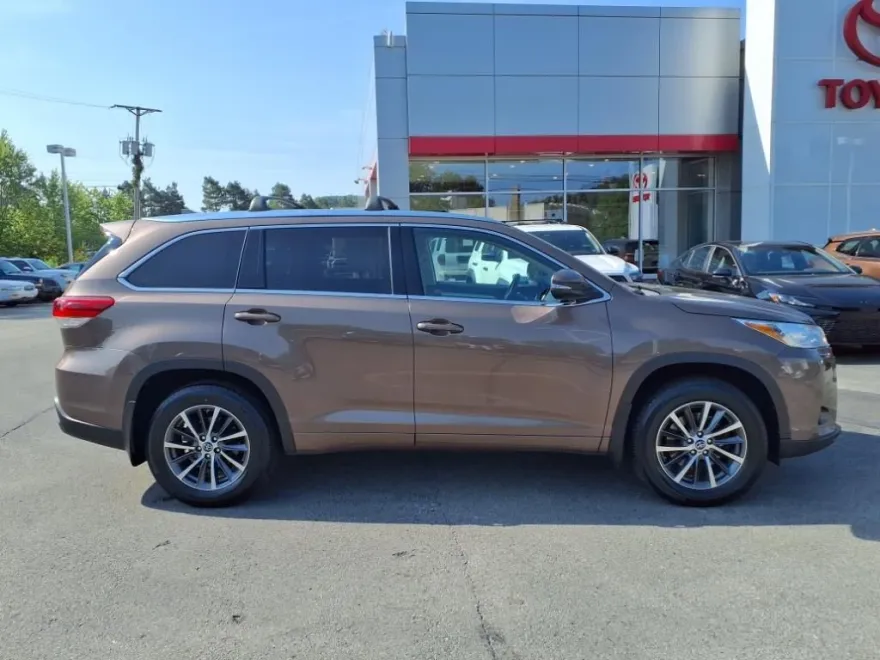 2018 Toyota Highlander XLE photo 1