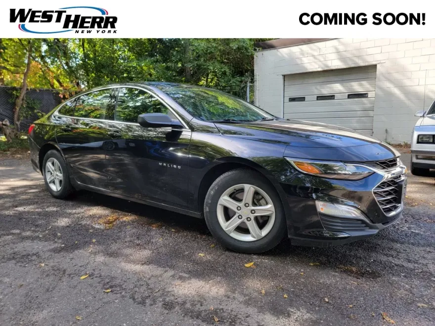 2023 Chevrolet Malibu LS photo 1