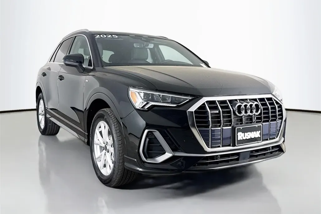 2025 Audi Q3 S line Premium photo 1