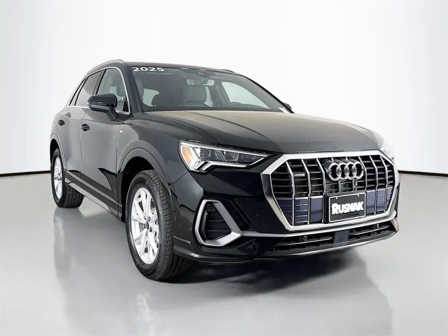 2025 Audi Q3 S line Premium photo 1