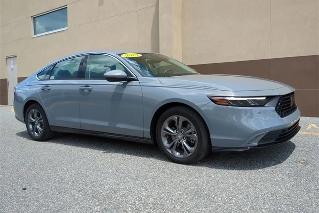 2023 Honda Accord Hybrid EX-L photo 1