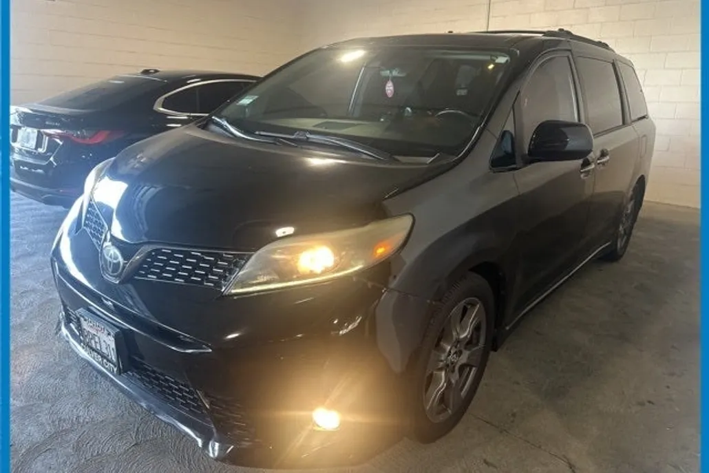 2018 Toyota Sienna SE Premium photo 1