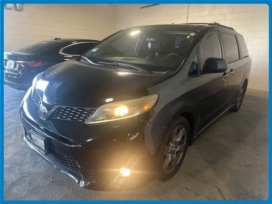 2018 Toyota Sienna SE Premium photo 1