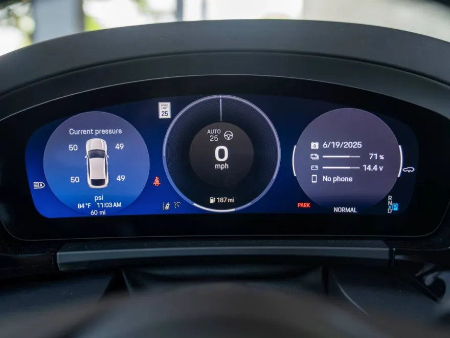 2025 Porsche Macan Electric photo 17