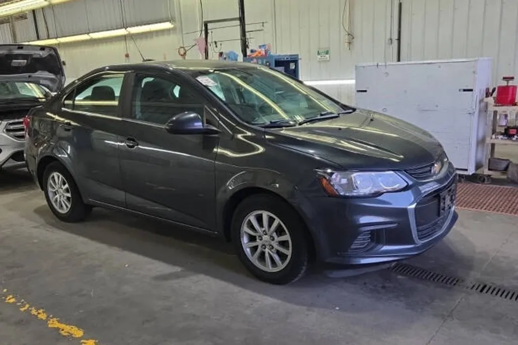 2017 Chevrolet Sonic LT photo 1