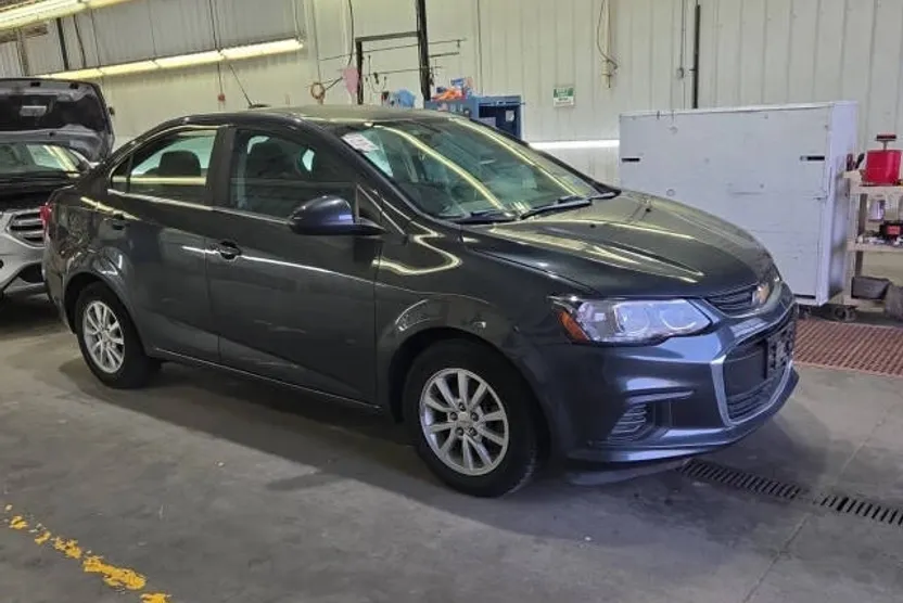 2017 Chevrolet Sonic LT photo 1