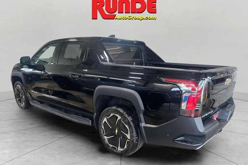 2026 Chevrolet Silverado EV LT photo 1