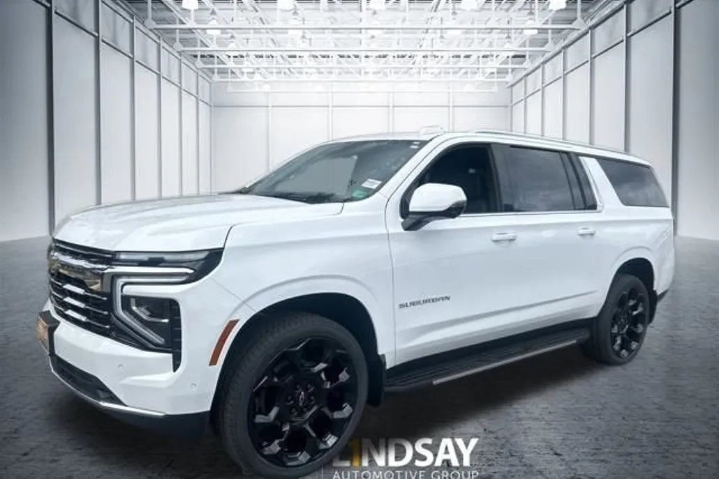 2025 Chevrolet Suburban LT photo 1
