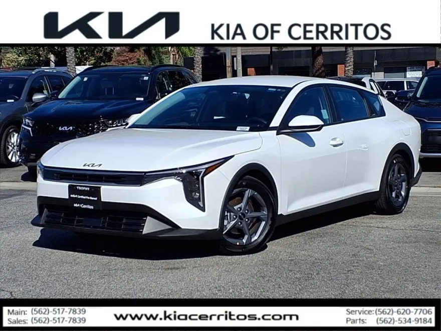 2025 Kia K4 LXS photo 1