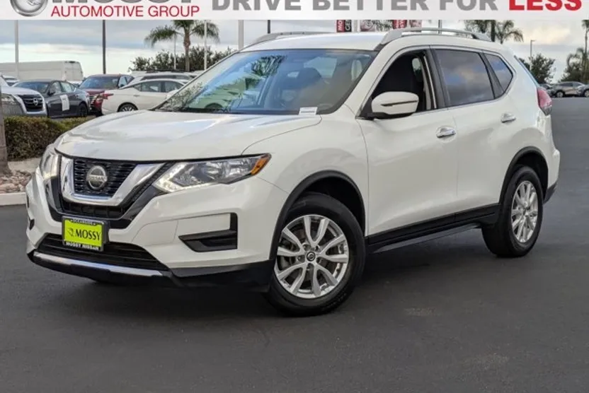 2018 Nissan Rogue SV photo 1