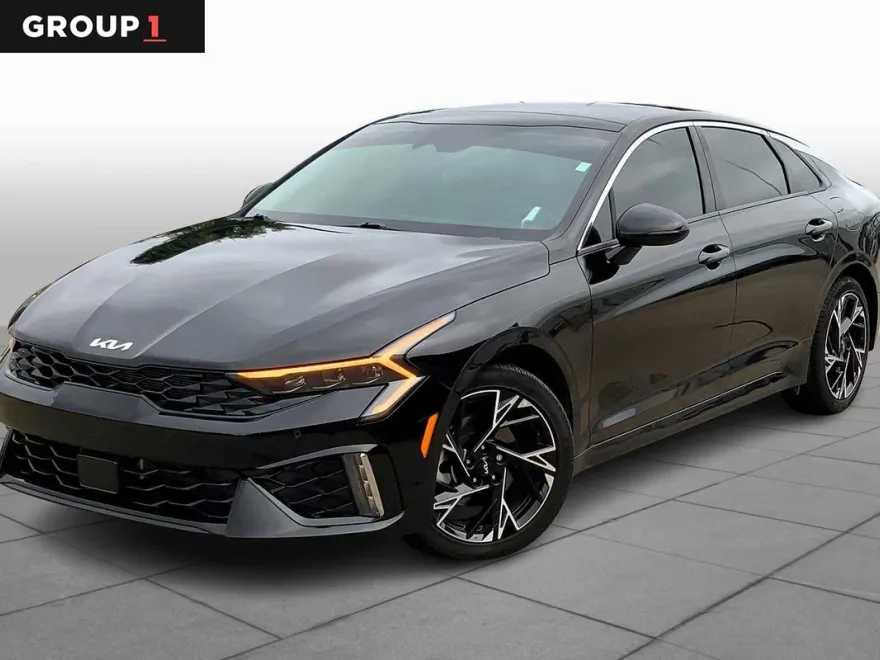 2025 Kia K5 GT-Line photo 1
