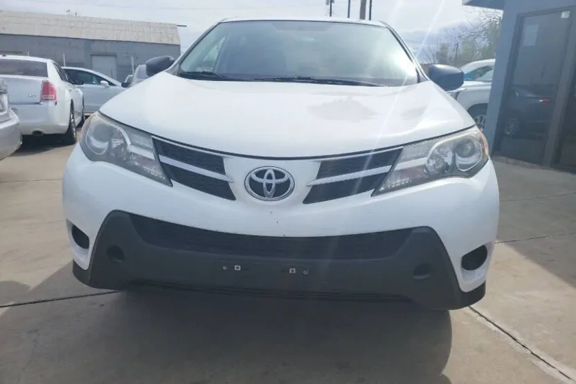 2015 Toyota RAV4 LE photo 1