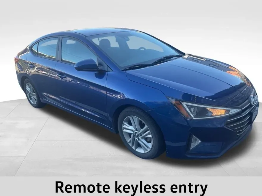 2020 Hyundai Elantra SEL photo 1
