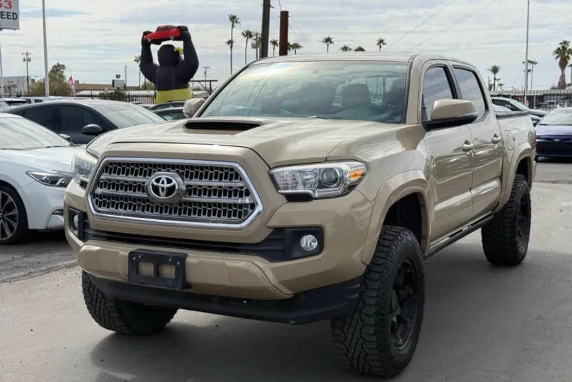 2017 Toyota Tacoma SR V6 photo 1