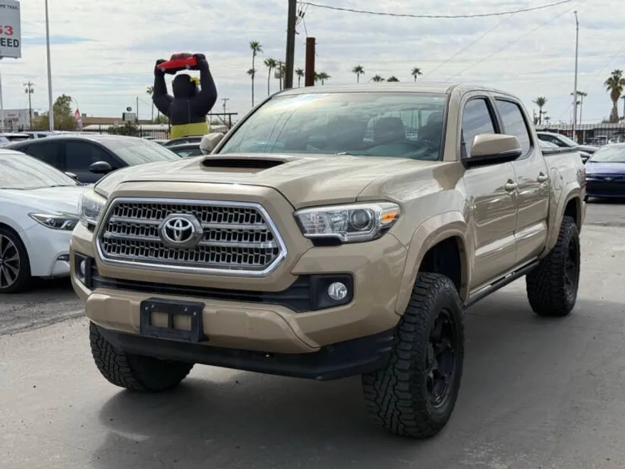 2017 Toyota Tacoma SR V6 photo 1
