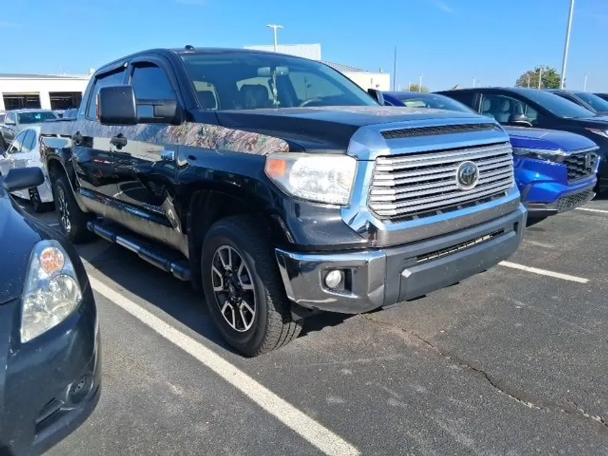 2015 Toyota Tundra SR5 CrewMax photo 1