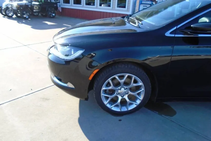 2015 Chrysler 200 C photo 1
