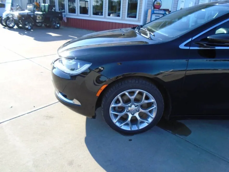 2015 Chrysler 200 C photo 1