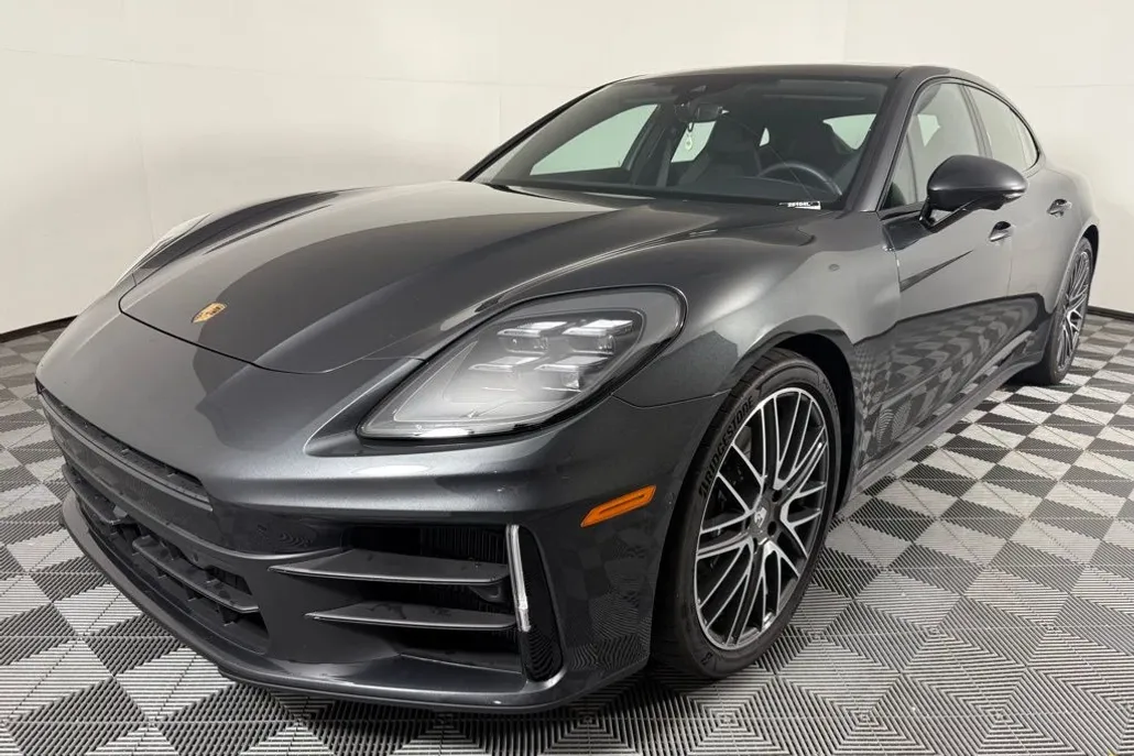 2025 Porsche Panamera 4 photo 1