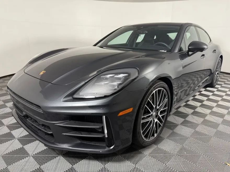 2025 Porsche Panamera 4 photo 1