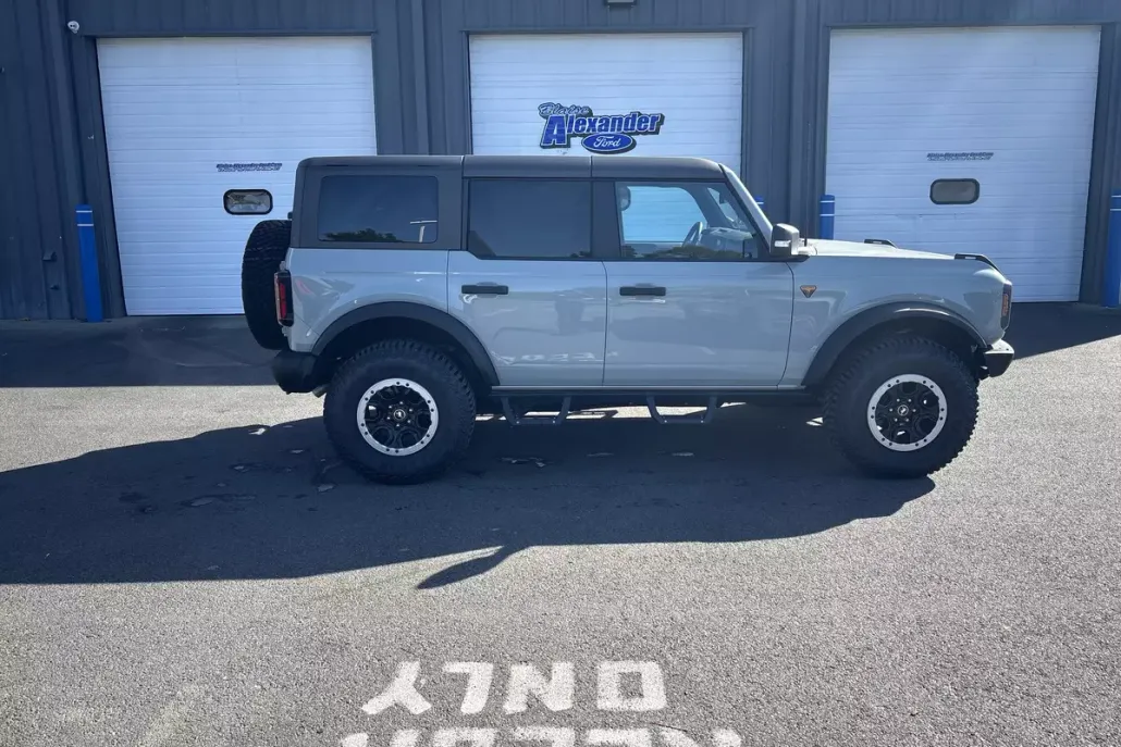 2024 Ford Bronco Badlands photo 1