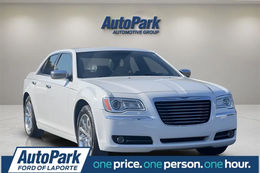2012 Chrysler 300 Limited photo 1