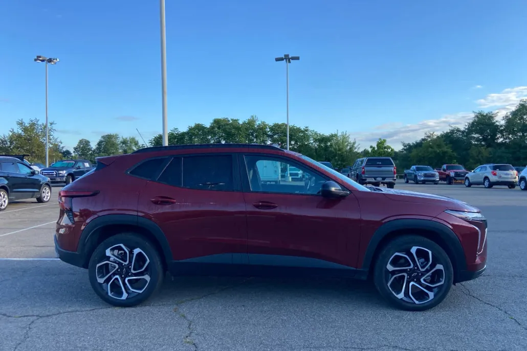 2024 Chevrolet Trax photo 1