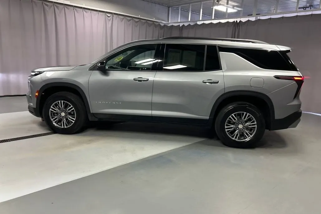 2025 Chevrolet Traverse photo 1