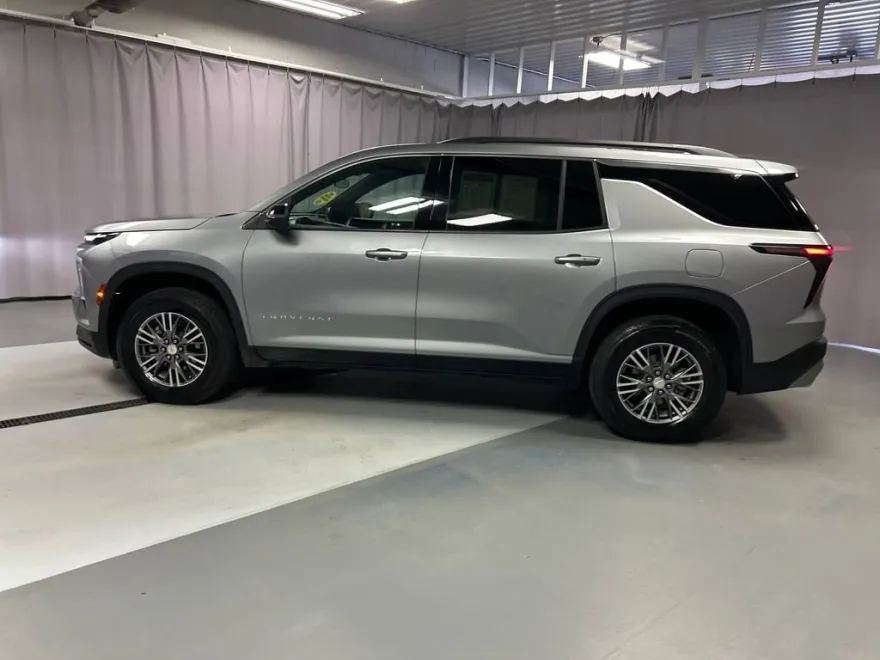 2025 Chevrolet Traverse photo 1