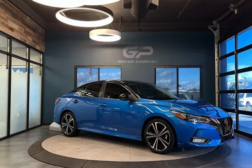 2023 Nissan Sentra SR photo 1