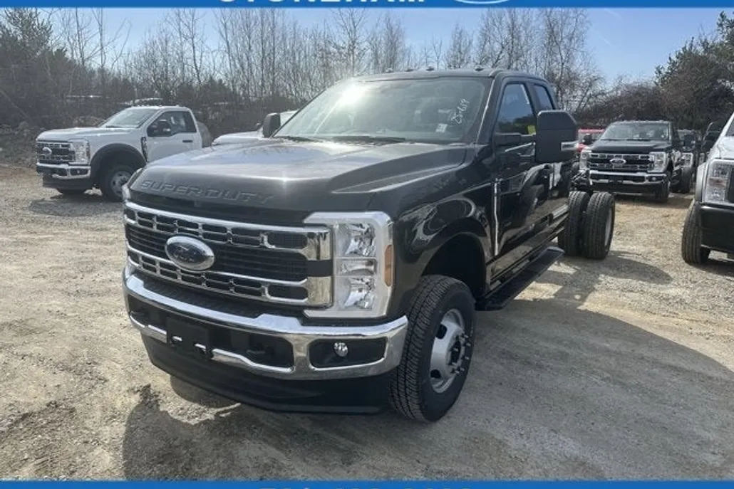 2025 Ford F-350 XL photo 1