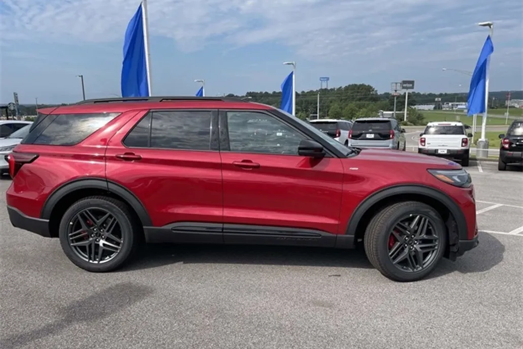 2025 Ford Explorer ST-Line photo 1