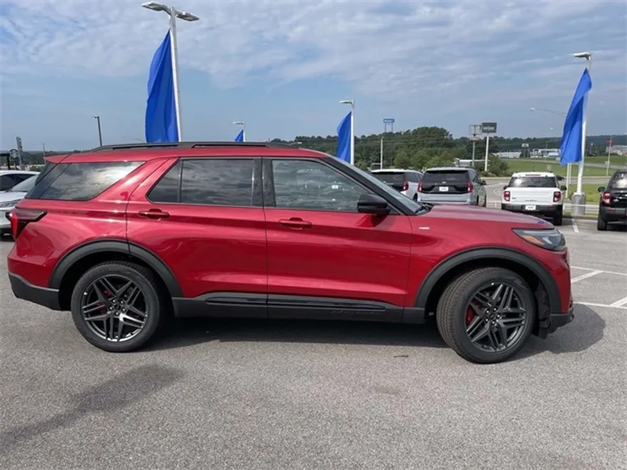 2025 Ford Explorer ST-Line photo 1