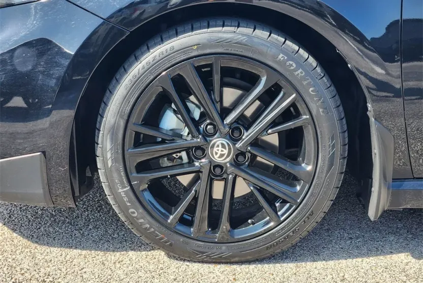 2025 Toyota Camry Base photo 1