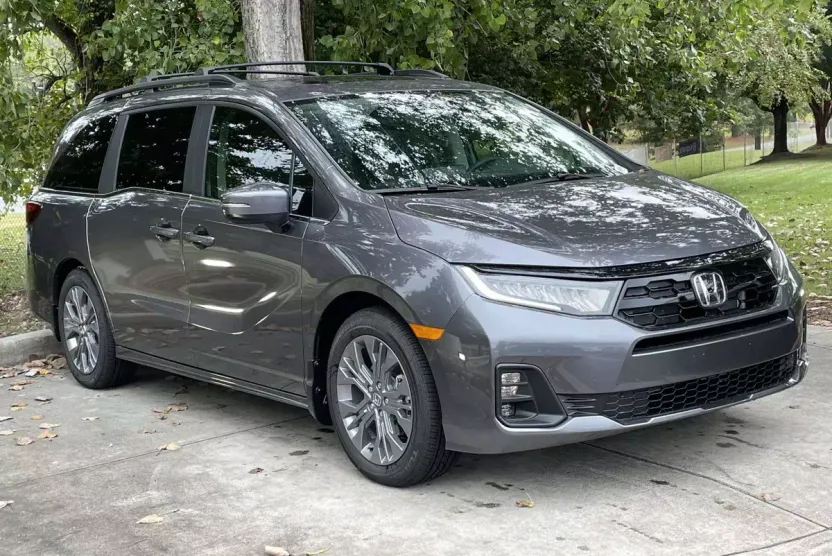 2026 Honda Odyssey Touring photo 1