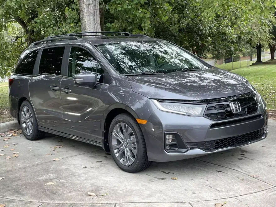 2026 Honda Odyssey Touring photo 1