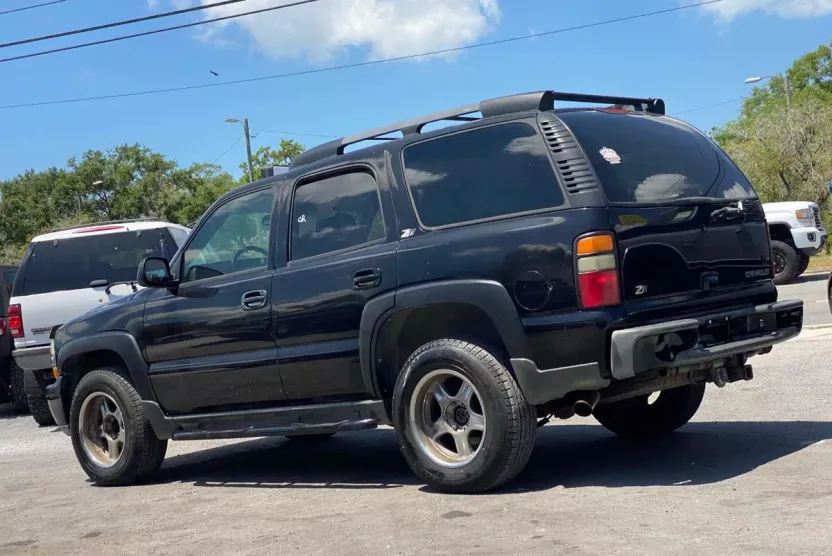 2004 Chevrolet Tahoe LS photo 1
