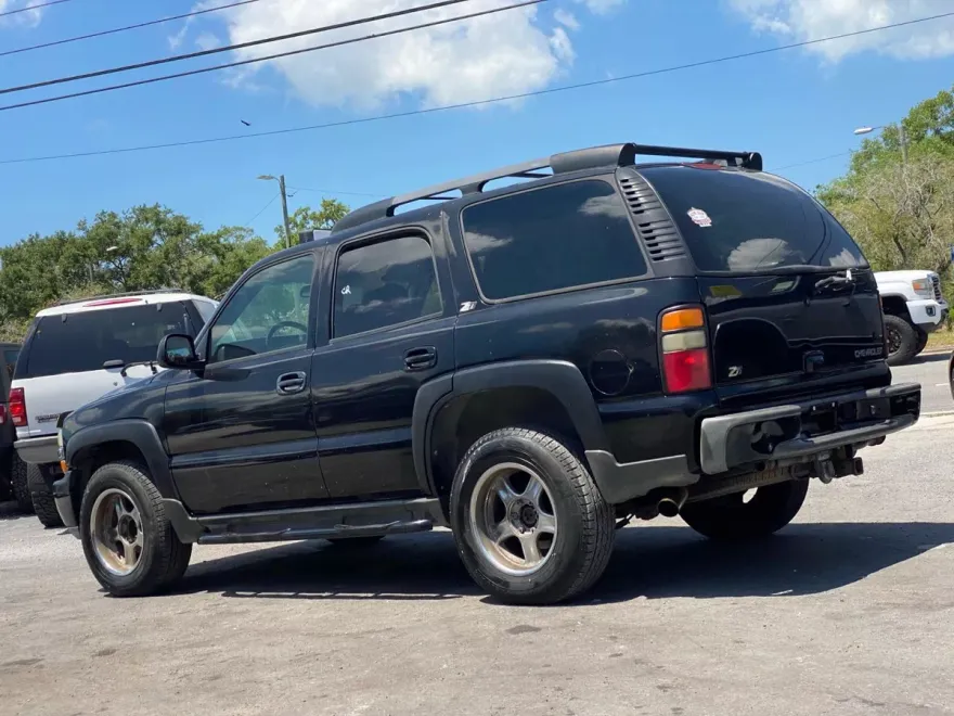 2004 Chevrolet Tahoe LS photo 1
