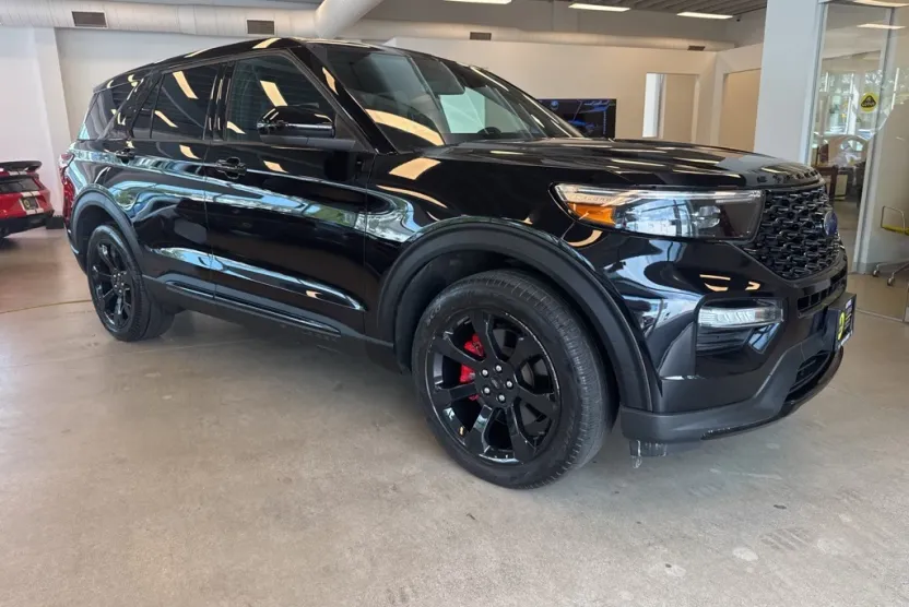 2022 Ford Explorer ST photo 1