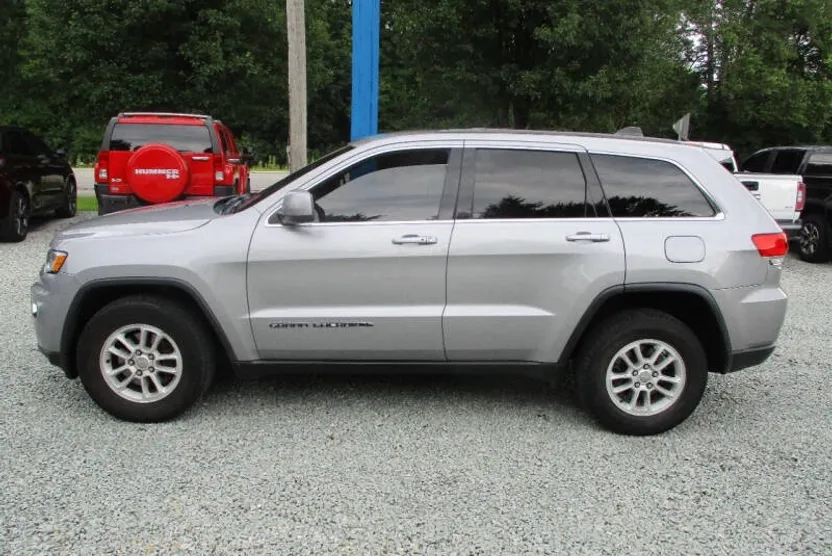 2019 Jeep Grand Cherokee Laredo photo 1