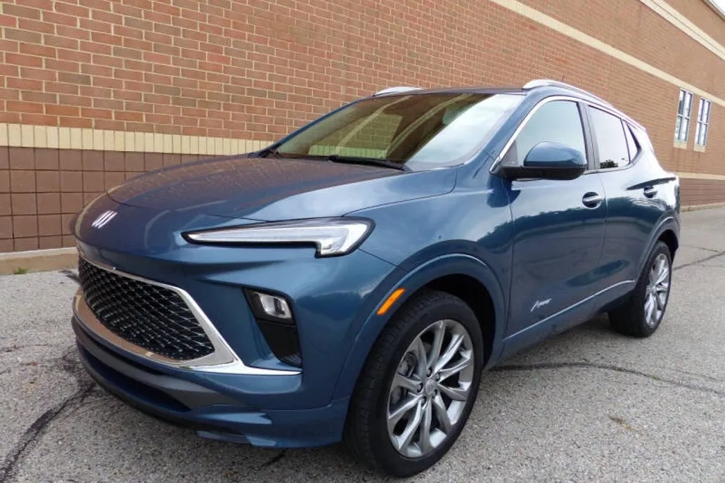 2024 Buick Encore GX Avenir photo 1