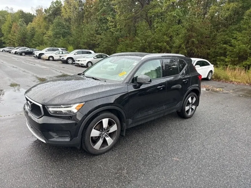 2020 Volvo XC40 T5 Momentum photo 1